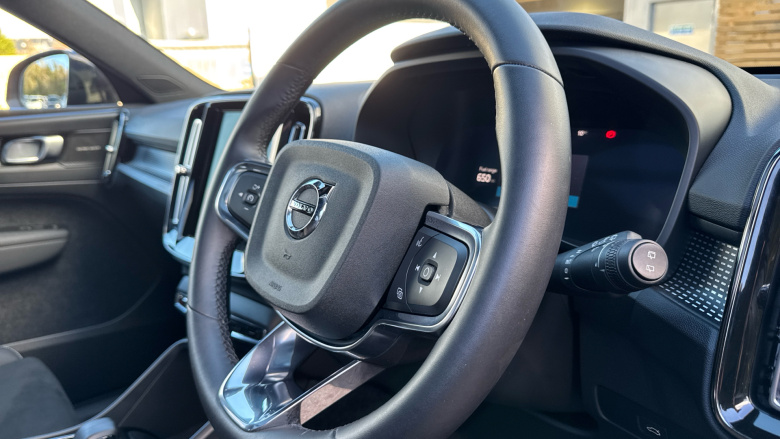 Volvo XC40 2.0 B4P Ultra Black Edition 5dr Auto Petrol Estate